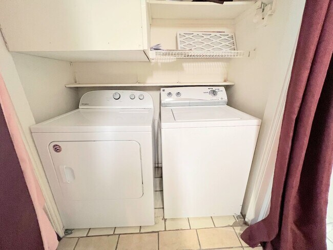 Building Photo - Croix 325 -  2 Bed 1 bath - $1450