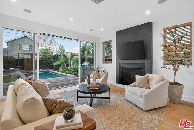 Building Photo - 9036 W 24th St