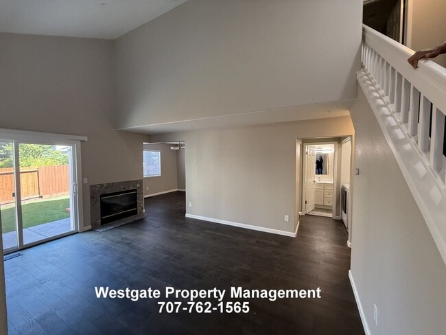 Building Photo - 813 Chardonnay Cir