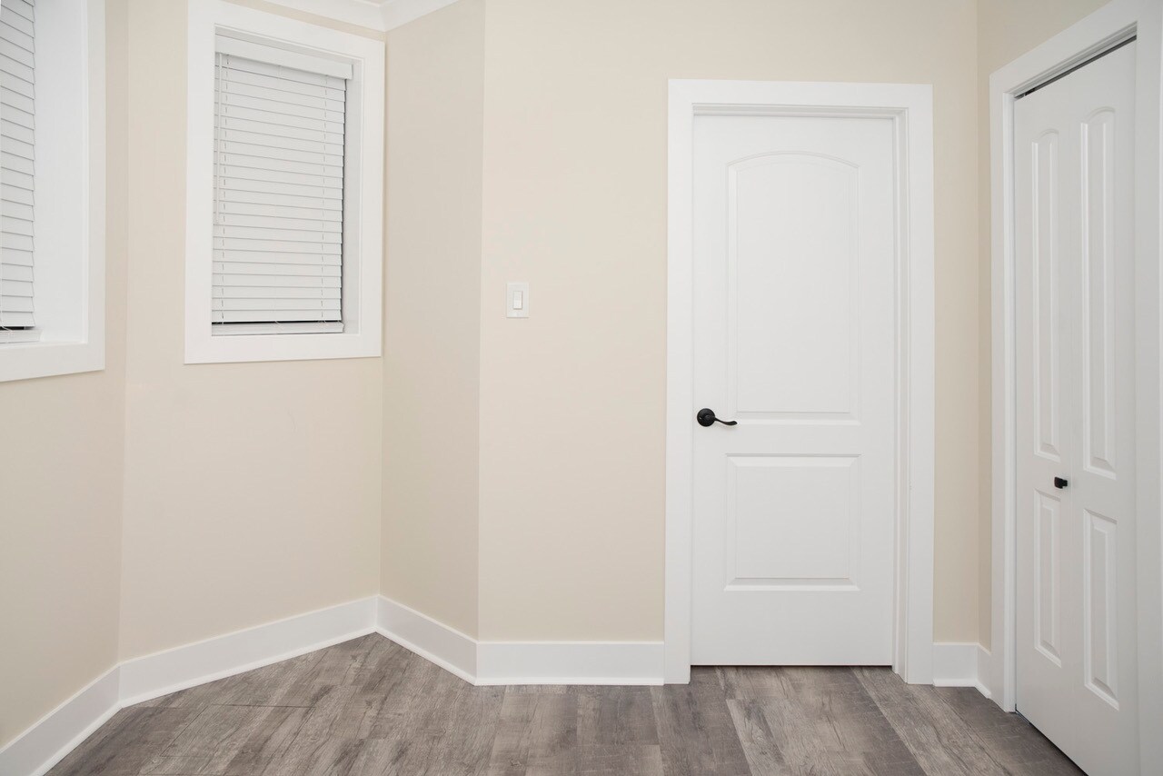 Building Photo - 3837 N Greenview Ave