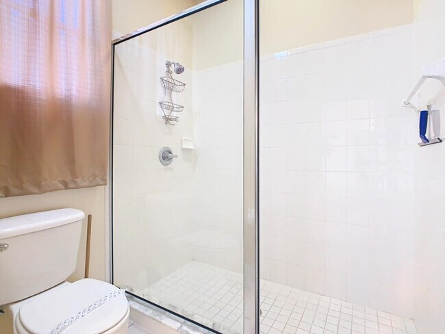 Building Photo - 846 Orista Dr