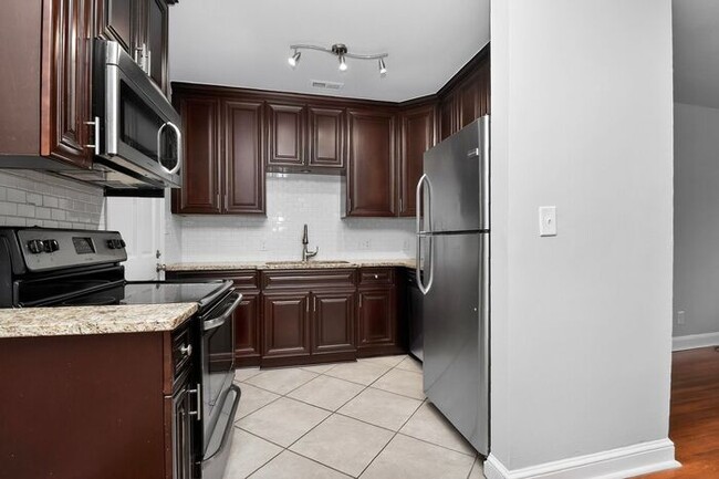 Building Photo - Charming 2BD/1BA Condo on Pecan Ave!