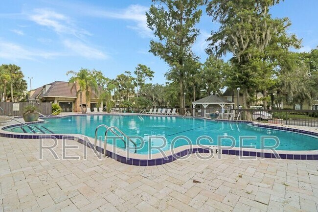 Building Photo - 4022 Versailles Dr