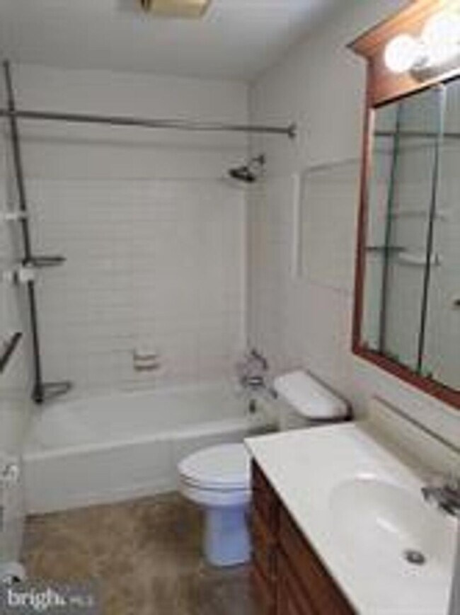 Building Photo - 3 BR Country Home