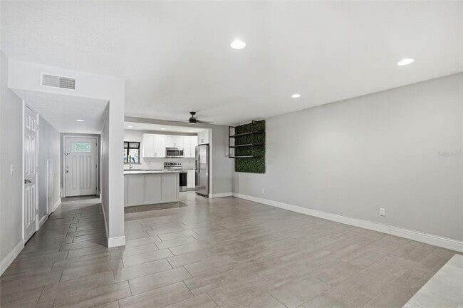 Building Photo - 727 N Himes Ave