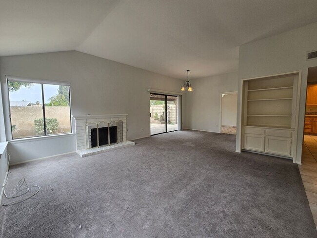 Building Photo - Updated Single level condo in Villa Victoria Available for rent