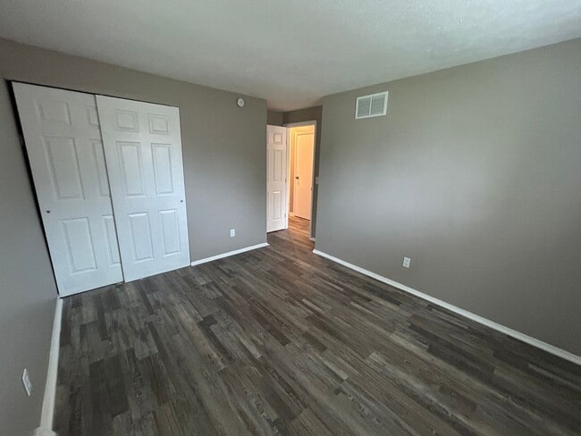 Building Photo - 3 Bedroom House