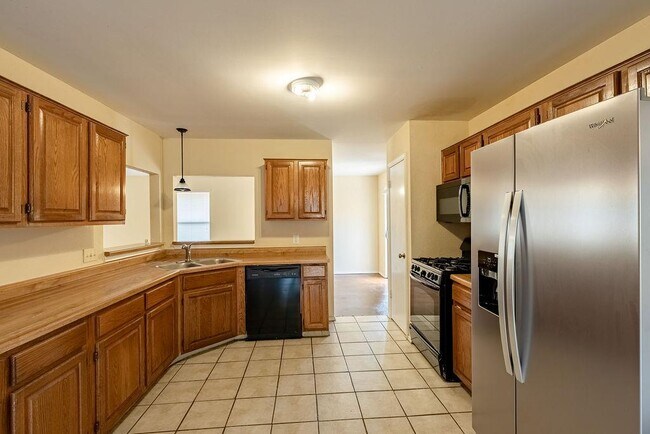 Building Photo - 2403 Monarch Dr