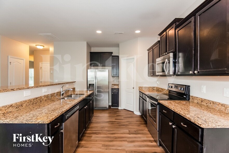 Building Photo - 2516 Meadow Crossing Dr