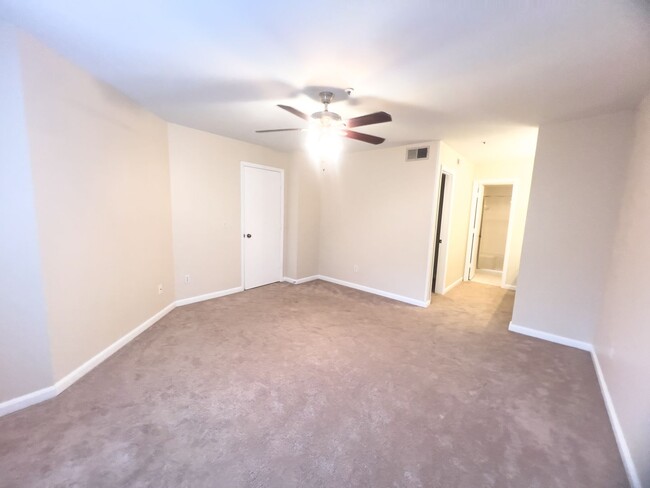 Building Photo - SABLE WALK RENTAL MOVE IN NOW!Spacious 2X2...