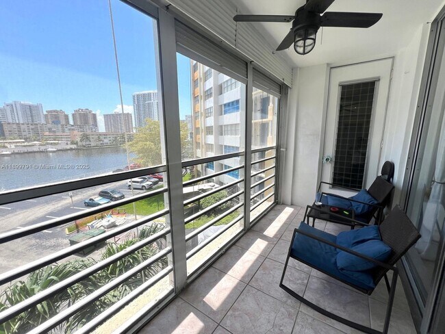 Building Photo - 100 Golden Isles Dr