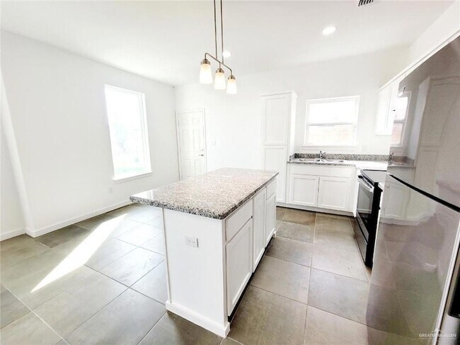 Building Photo - 3819 Bella Costa Dr