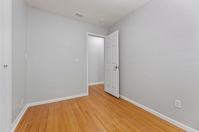 Building Photo - 5720 Wharton Dr