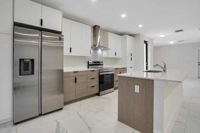Building Photo - 352 Bella Sol Way