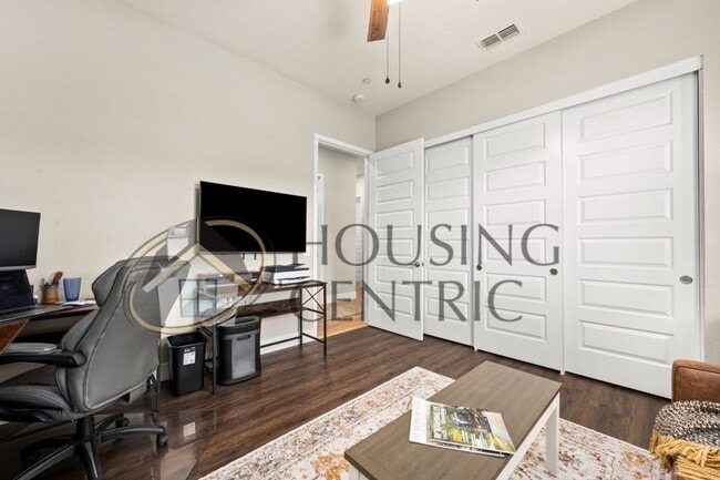 Building Photo - STUNNING Single Story Home with a Resort Style Backyard!