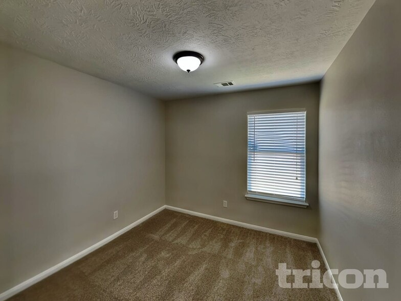 Building Photo - 16229 Summerset Estates Blvd