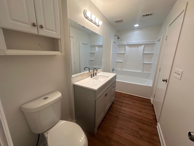 Building Photo - Charming 3BR Townhome in Atlanta