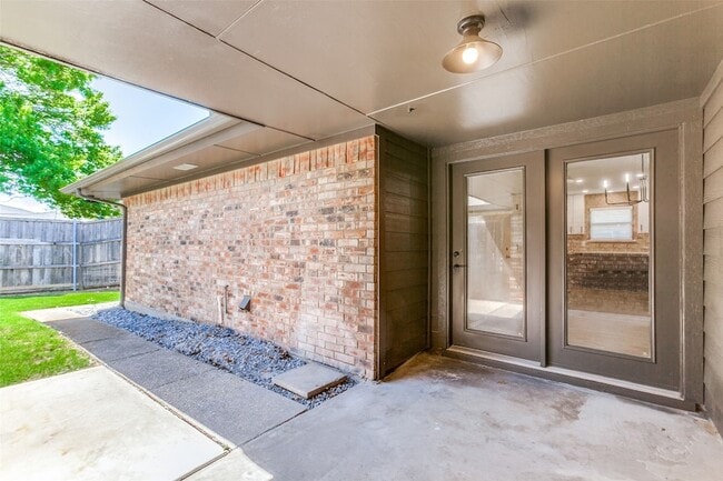 Building Photo - 2822 Clear Springs Dr