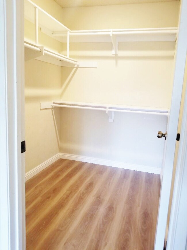 Building Photo - 379 Stanford Ct