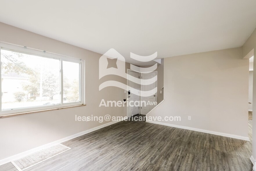 Building Photo - 3464 Robinet Dr