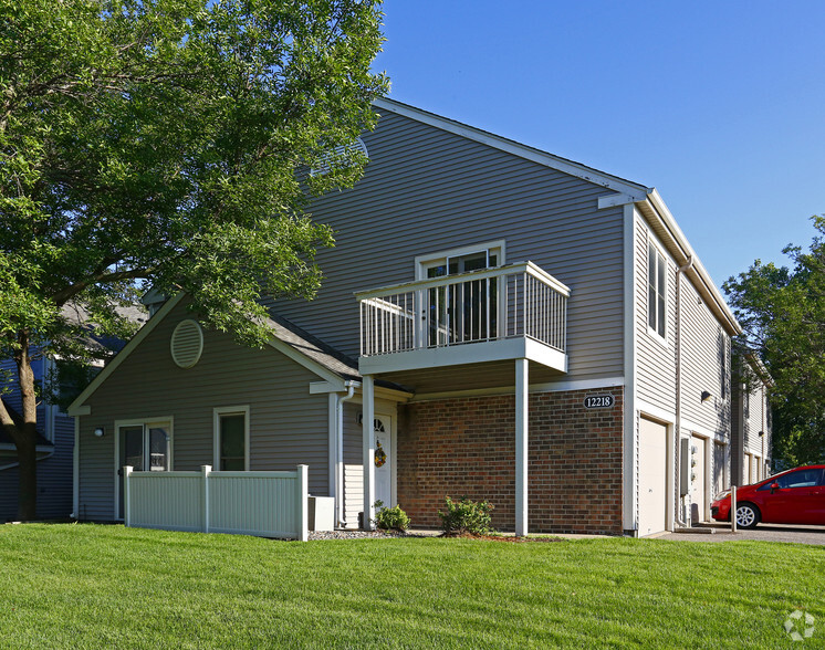 Community - Building - Oakleaf Townhomes