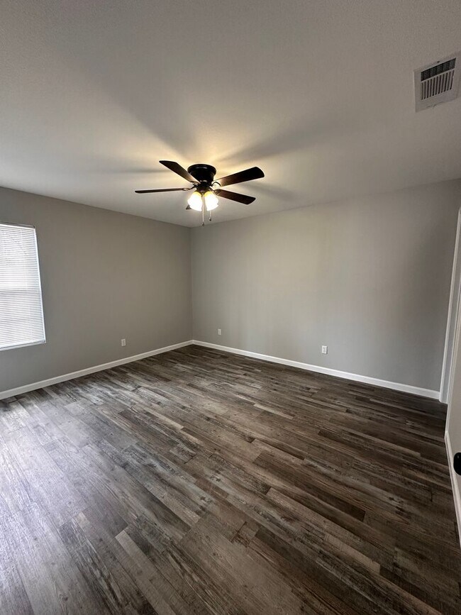 Building Photo - 3 Bed 2 Bath New Construction Brick Home