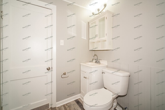 Building Photo - 1601 Bauer Ave