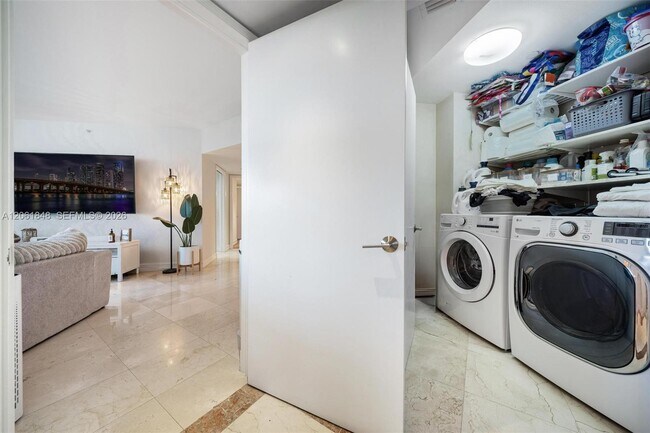 Building Photo - 21205 Yacht Club Dr