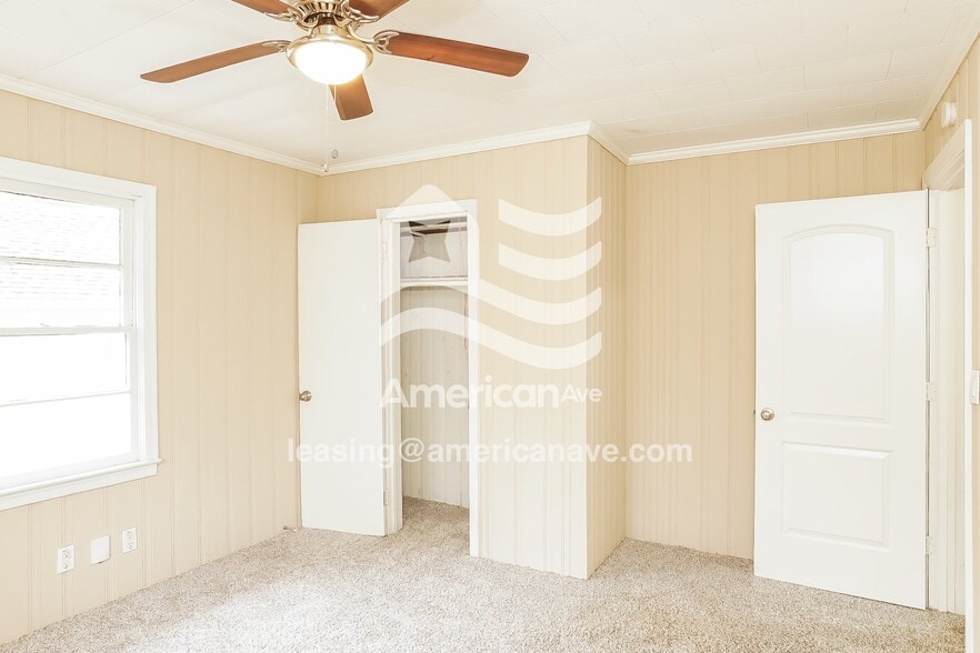 Building Photo - 2306 Redbud Ln