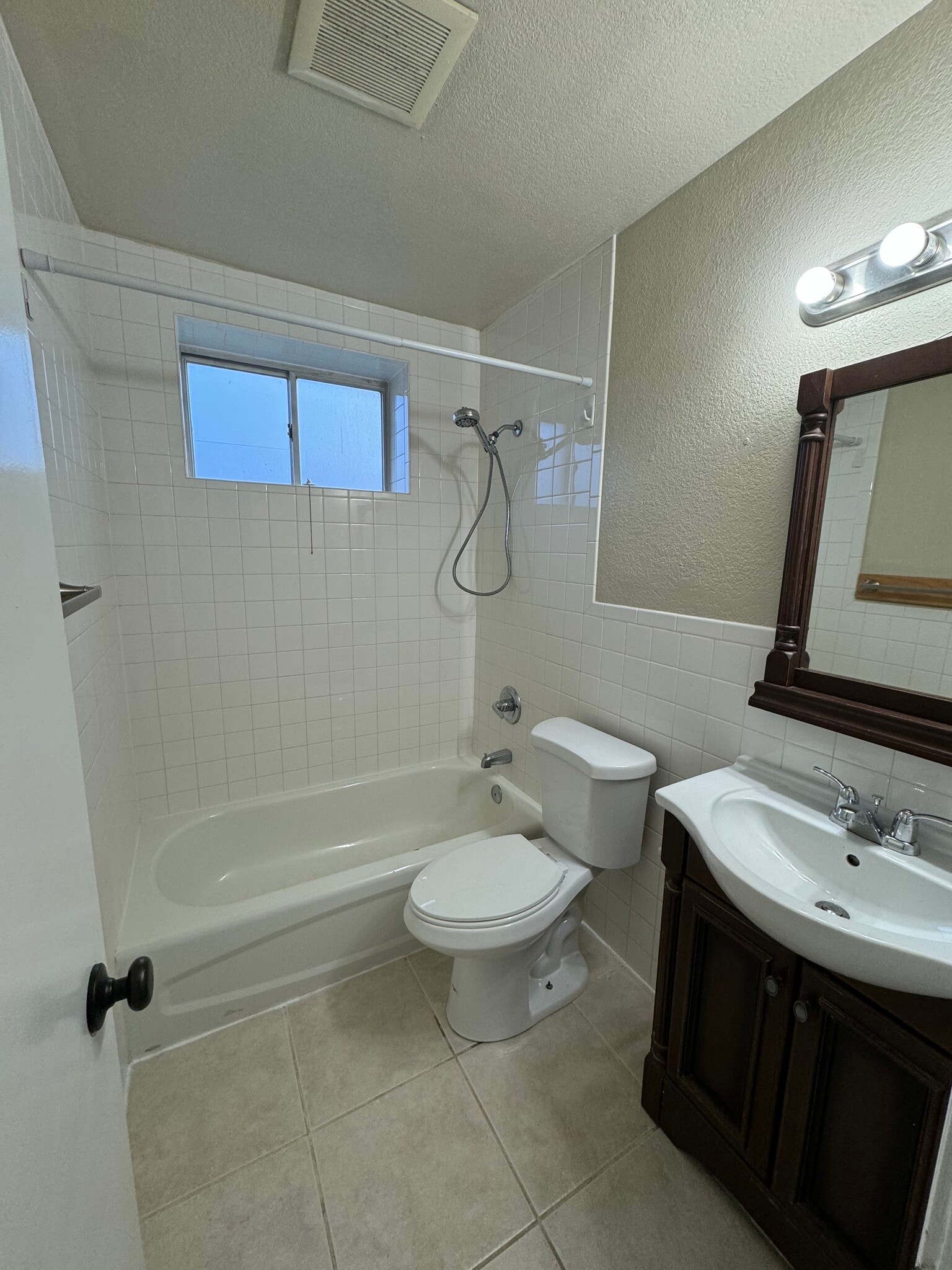 Building Photo - 16943 Hanson Dr
