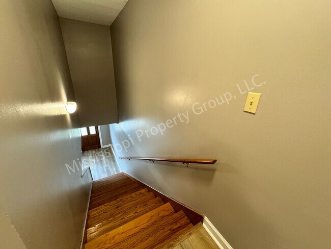 Building Photo - 402 Saddle Creek Dr