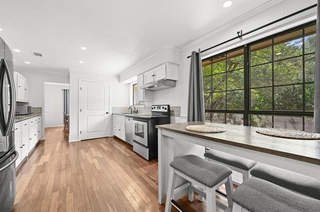 Building Photo - 1045 Hidden Hills Dr