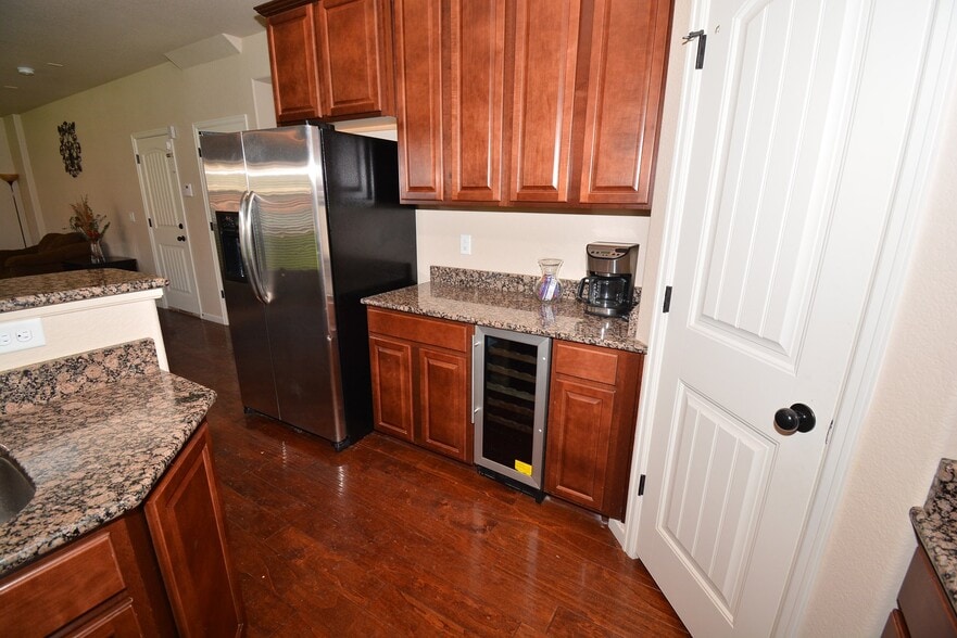 Building Photo - 6661 Alliance Loop