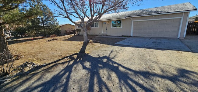 Primary Photo - 3 bed 1 bath 2 Car garage- Desert Springs ...