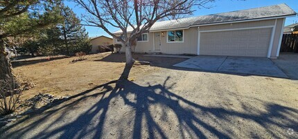 Building Photo - 3 bed 1 bath 2 Car garage- Desert Springs ...