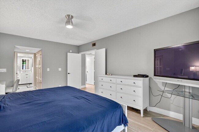 Building Photo - 7773 La Mirada Dr
