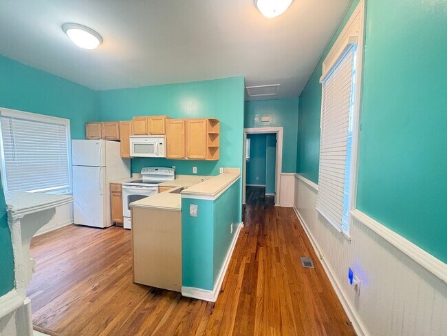 Building Photo - 888 Walnut St Ln