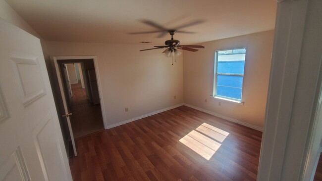 Building Photo - 515 Lizardi St