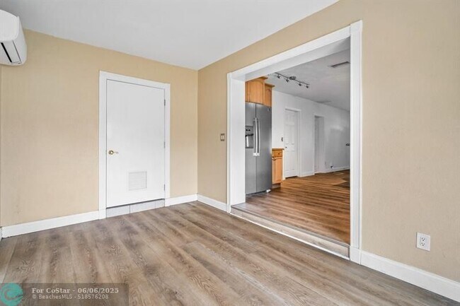 Building Photo - 4528 SW 28th Terrace