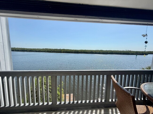 Building Photo - 2 bed 2 bath Turnkey Yearly Rental – Water...