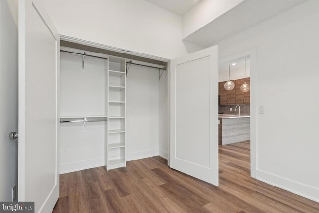 Building Photo - 5545 Pulaski Ave