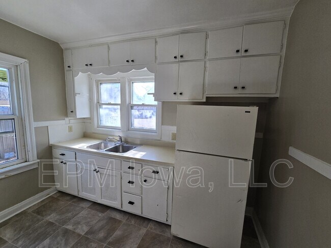 Building Photo - 511 Ricker St