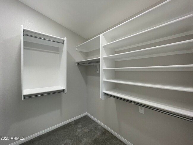 Building Photo - 841 E Lovegrass Dr