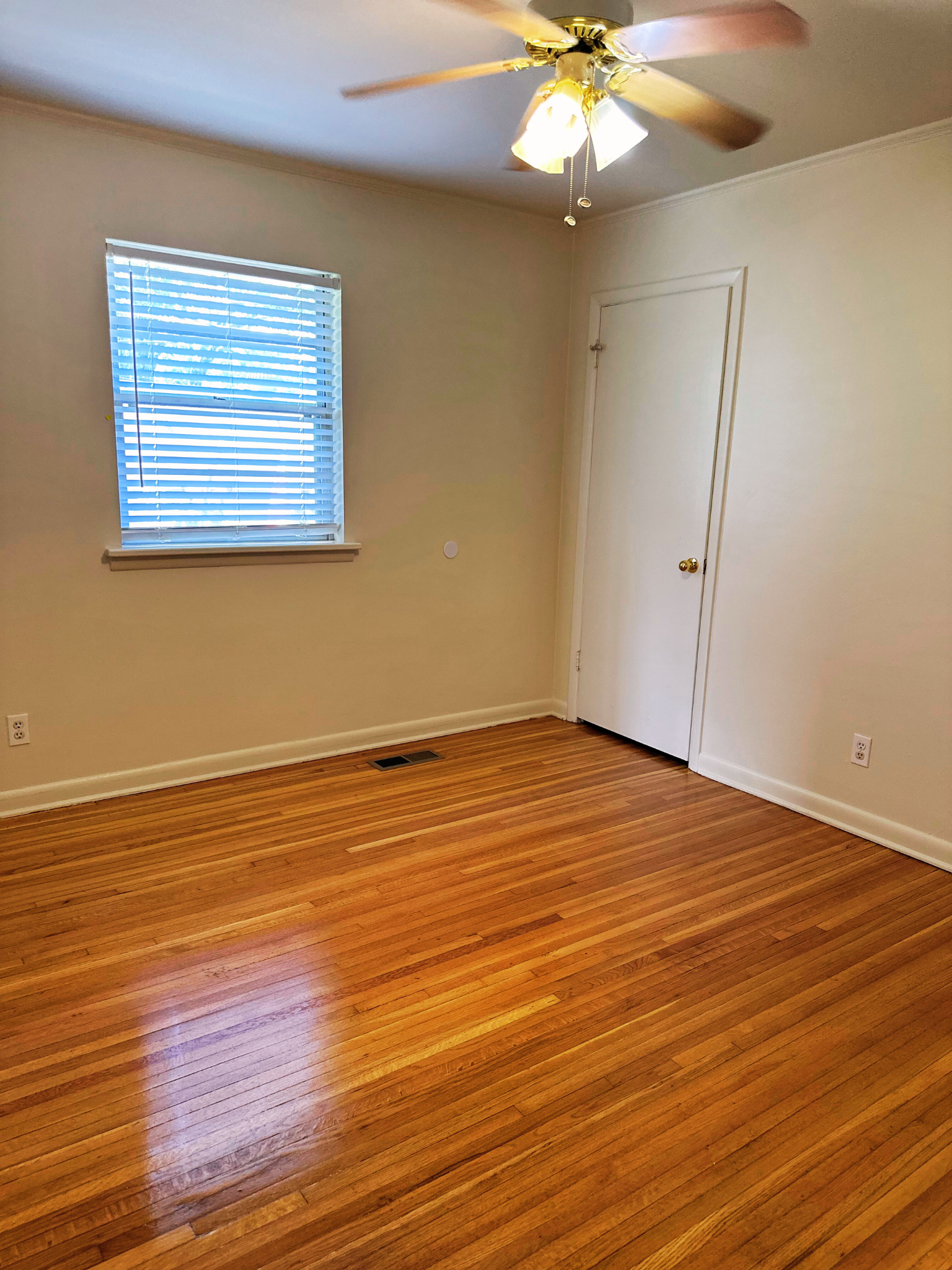 Bedroom - 4212 N Locust St