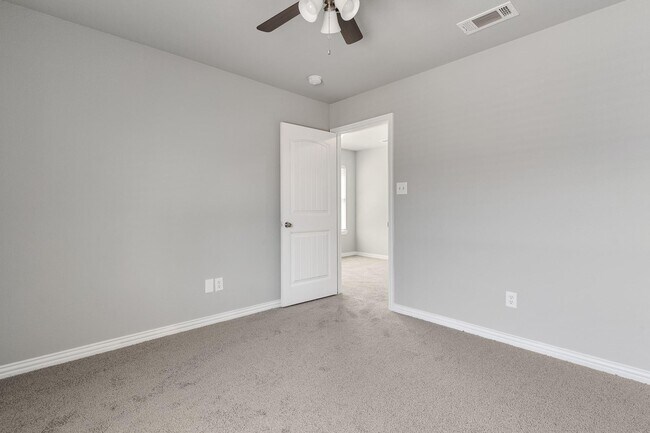 Building Photo - 2336 Homewood Ln