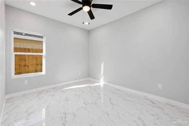 Building Photo - 1025 N Woodson Ave