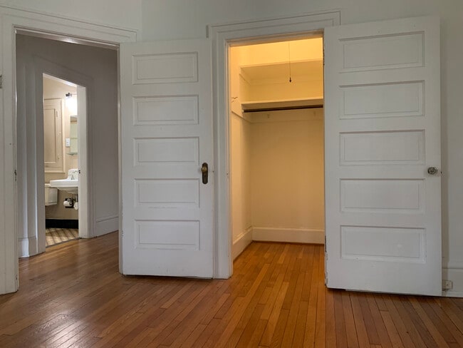 Building Photo - 1688 E Broad St