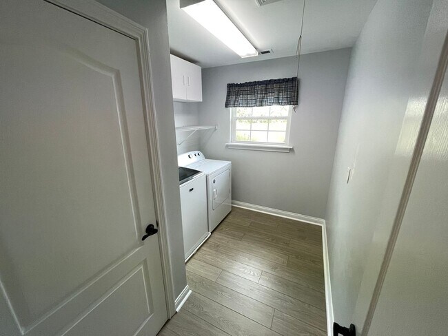 Building Photo - Remarkable East Jefferson Home For Rent