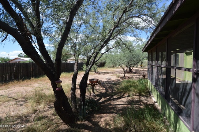 Building Photo - 2119 N Catalina Ave