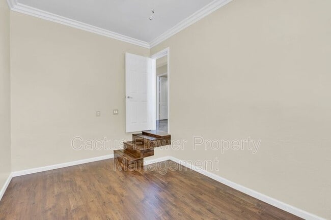 Building Photo - 1811 W Maplewood Pl